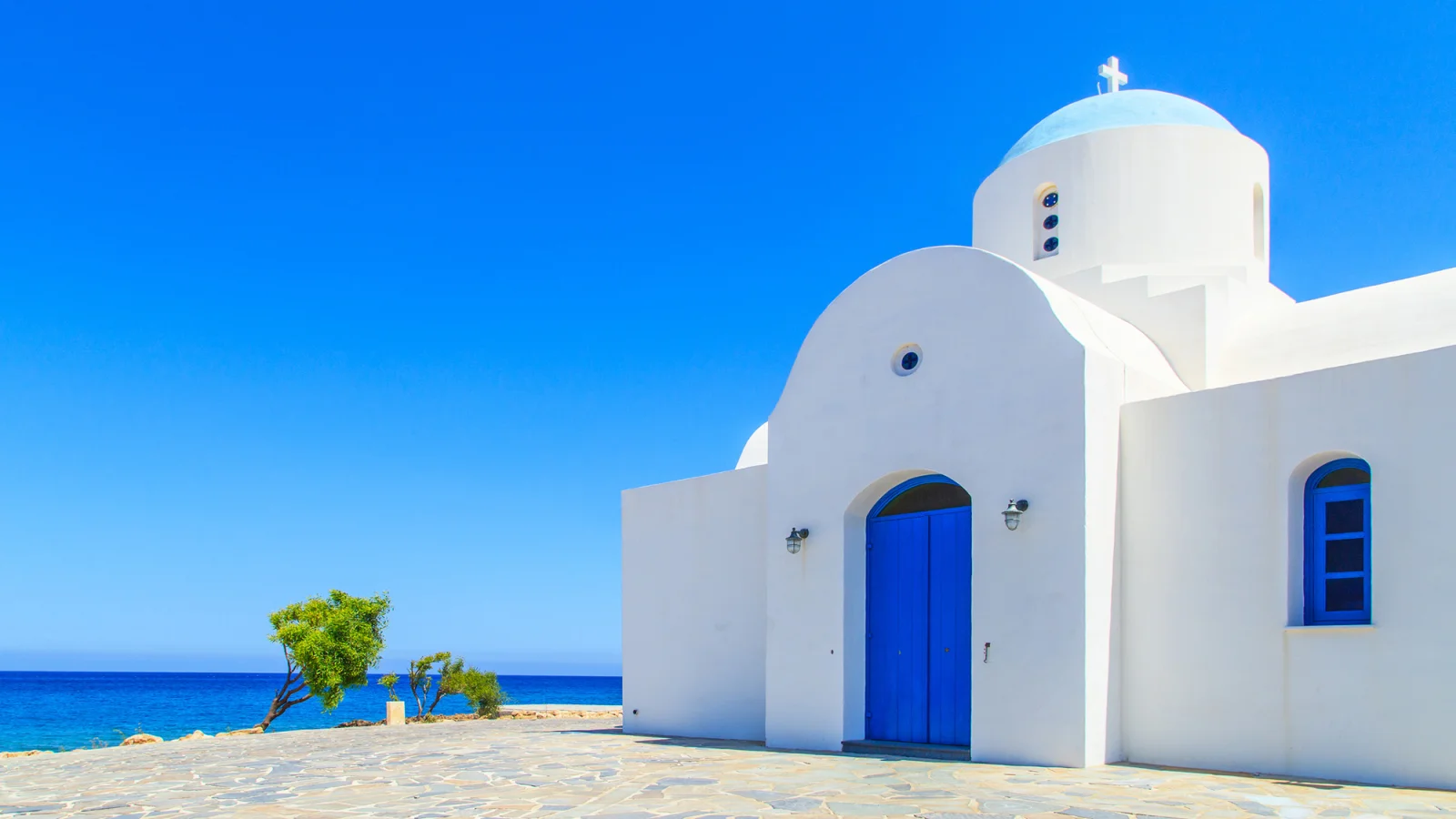 Zypern - Protaras - weisse Kapelle an der Küste