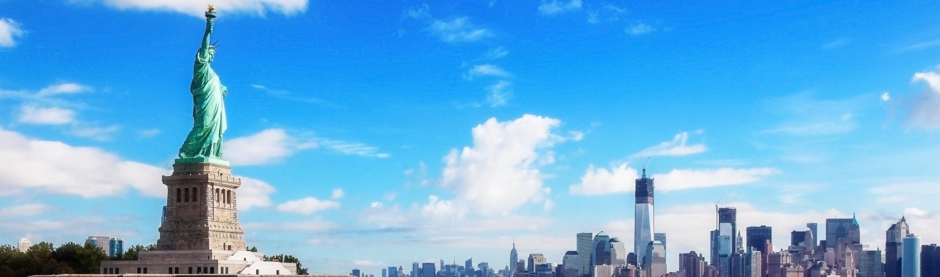 freiheitsstatue_und_die_skyline_von_manhattan_new_york_city.jpg