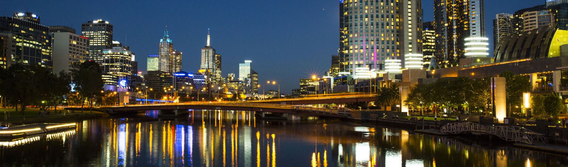 vic_melbourne_by_night.jpg