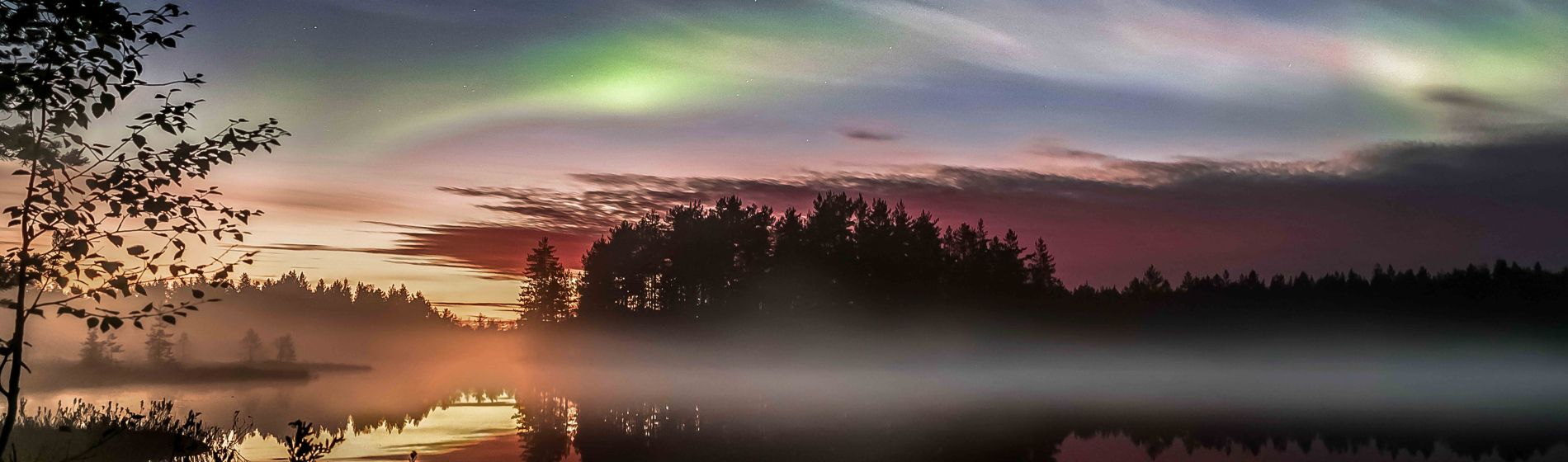 finland_nurmes_autumn_aurora1900x535px.jpg