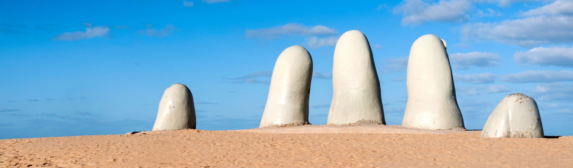 handskulptur_das_symbol_von_punta_del_este_uruguay.jpg