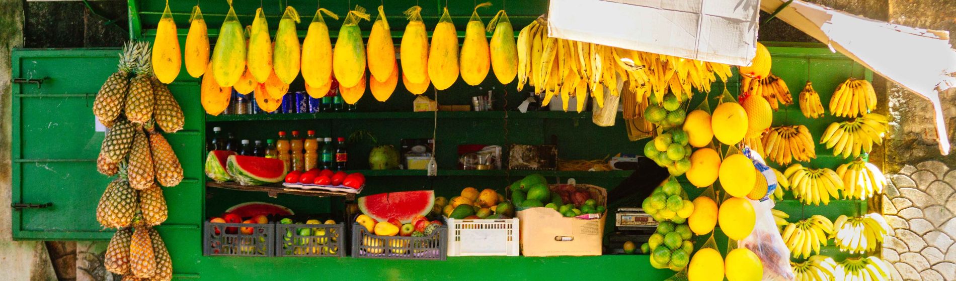 street-verkaufsstelle_fuer_obst_in_salvador_brasilien.jpg