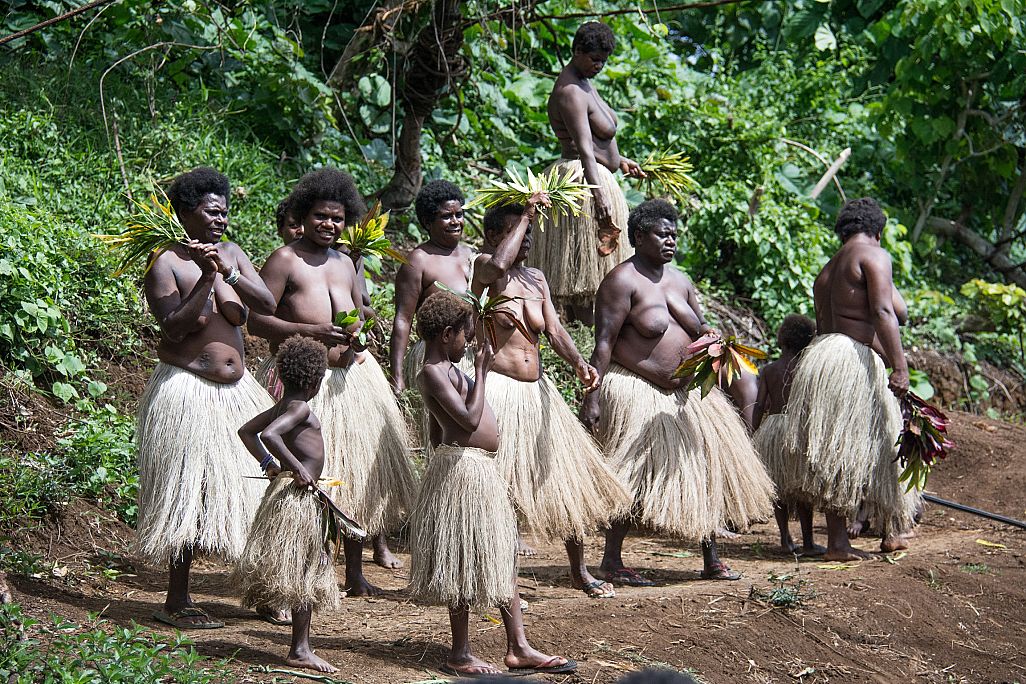 Vanuatu Frauen_tanzend